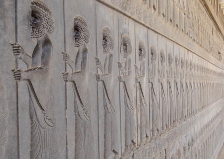 Reliefs sur l'entrée du palais d'Apadana-Persepolis