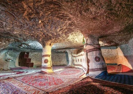 Mosquée souterraine rocheuse à Meymand