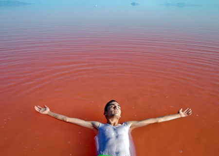 nuotando nel lago Urmia