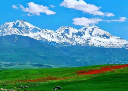 
İran'daki Sabalan dağ manzarası